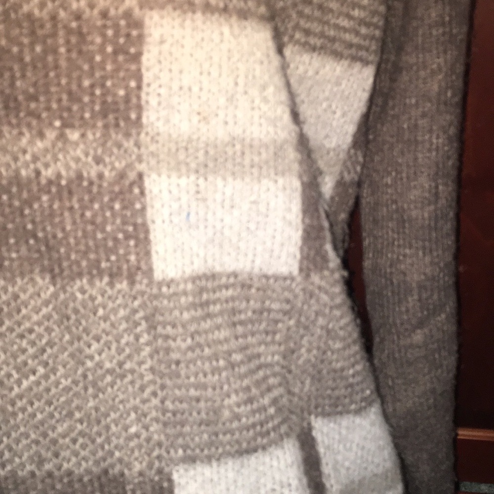 Sweater - Picture 2 of 6